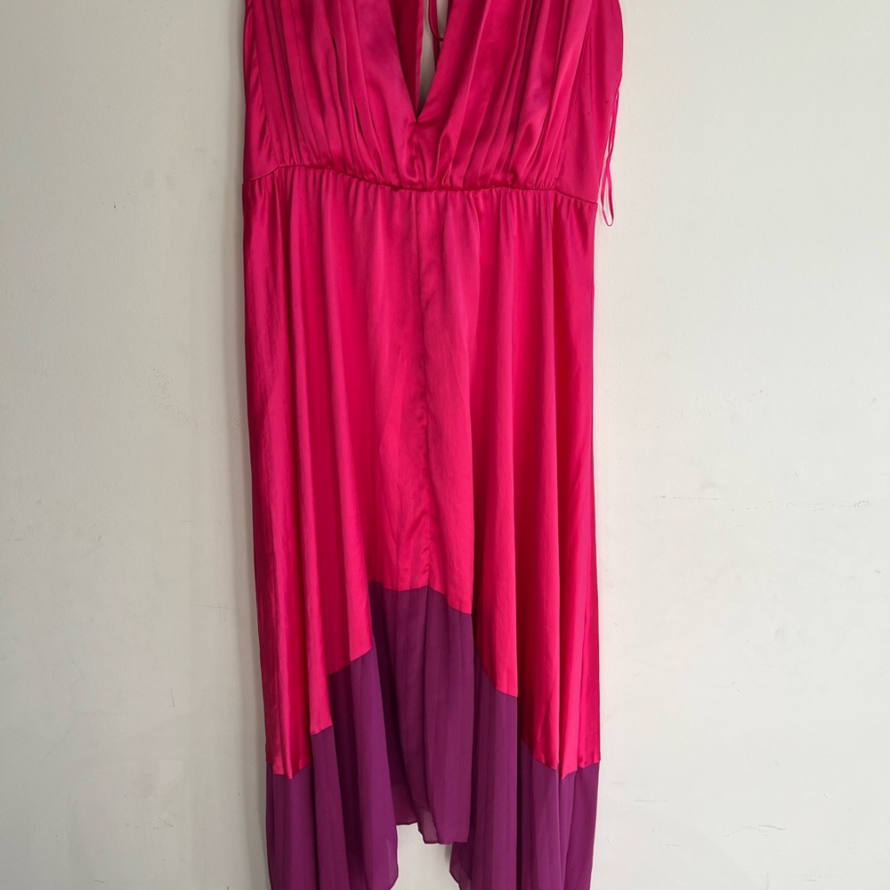 AMUR Pink and Purple Pleated V‑Neck Midi Dress - Picture 5 of 9